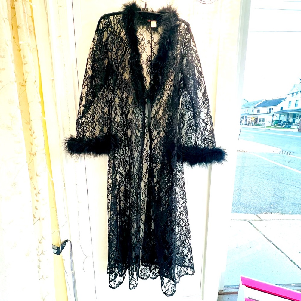 Y2K Fredericks of Hollywood Lace Feather Robe